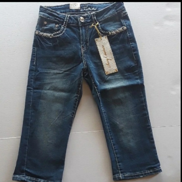 🔥 Embellished capris.. no offers!! - Picture 3 of 4